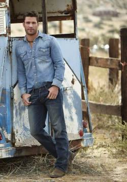 cowboyloverblog:  A handsome hung sexy hick.