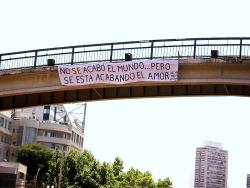 accionpoeticaenchile:  Intervención en Santiago, Puente Salvador. 