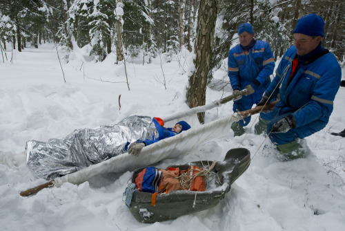 fyeahcosmonauts: Yelena Serova and the rest of her crew, Aleksandr Samokutyayev and Barry Wilmore, h