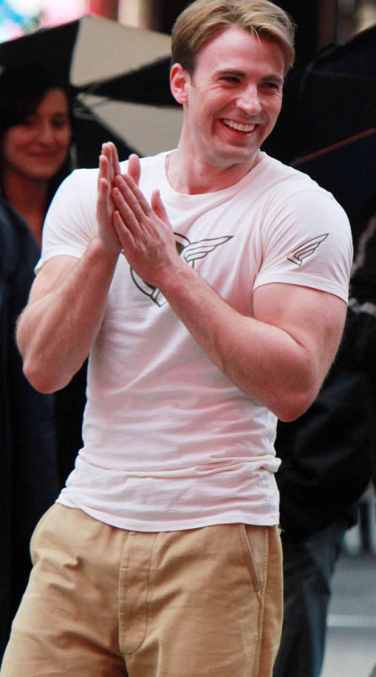 txcwbysexy:  Love you Chris Evens 