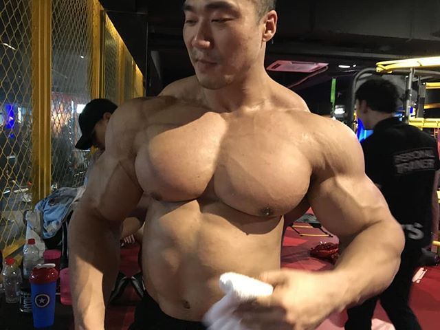 hellomaleness — Lee Seung Chul @bodybuilderchul