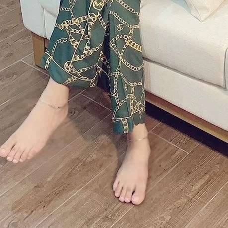 desi Kiran Haq feet