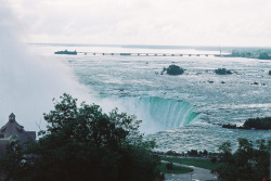 godmoves:  { Niagara Falls } let’s visit sometime, babe. 