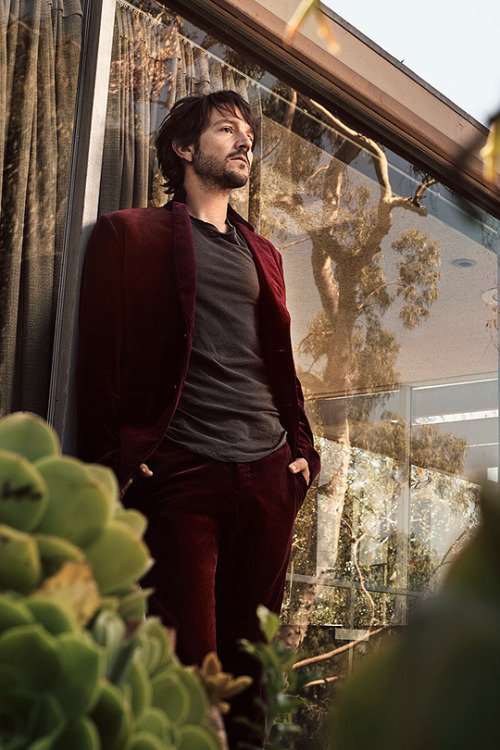 diegolunadaily:Diego Luna photographed by Craig McDean for Vanity Fair.