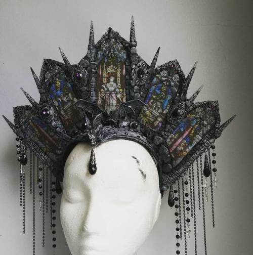 wordsnquotes:  Macabre Themed Crowns & Halos by Cara Trinder Get them here! 