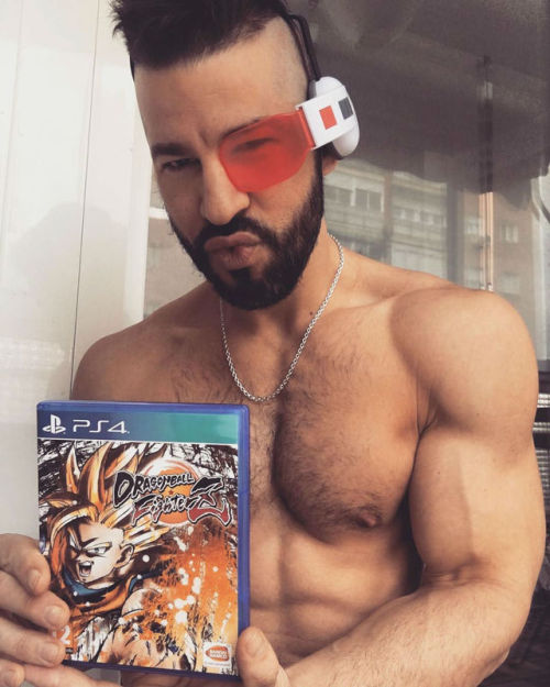 Gaymer Geek Selfies - He’s everything all Wrapped up in one, How come nobody has claimed his ass yet