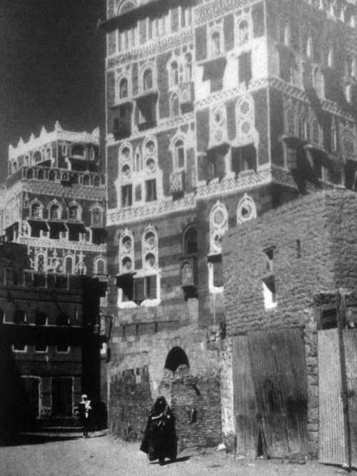 aadnesen:Yemeni Architecture from the early 20th Century by photographer/explorer Wilfred Thesiger T