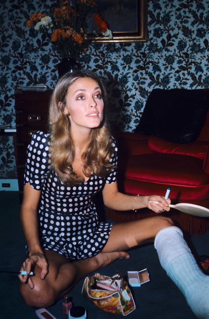 simply-sharon-tate:Sharon Tate, photographed in her Paris hotel suite by Jean-Claude