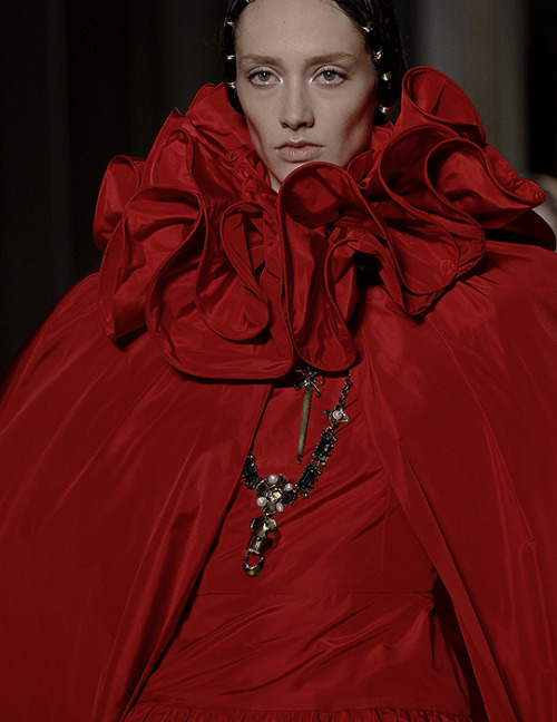 oldfashionedvillain:Valentino Fall 2016