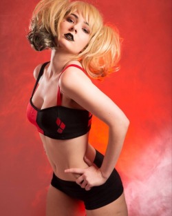 love-cosplaygirls:  Harley Quinn by OMGcosplay