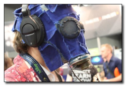 areyoutryingtodeduceme:  chainerstorment:  That is a gas mask, and the game controller.  You can’t see anything at all, and you can only hear the creepy sounds that come from the game itself (everything else is canceled out by the headphones). In Deep