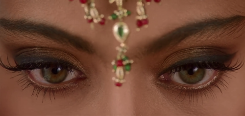 kajra-re:Kajol, Kuch Kuch Hota Hai, 1998.