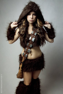 cosplay-paradise:  Chewbacca (Star Wars)cosplayparadise.net 