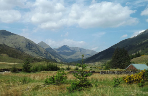 on-misty-mountains:Driving North through the Highlands