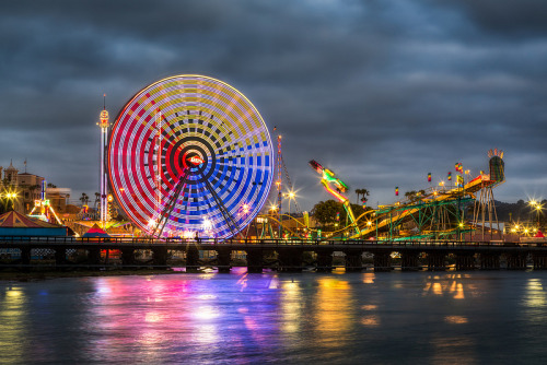 odditiesoflife:   Amazing Long Term Exposure Photos of Ferris Wheels The original Ferris Wheel was designed and constructed by George Washington Gale Ferris, Jr. as a landmark for the 1893 World’s Columbian Exposition in Chicago. The term Ferris wheel