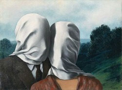 intantolondrabrucia:  volopindarico:  «Non conosceva ancora l’amore, e ogni esperienza senza quello che è? Che vale aver rischiato la vita, quando ancora della vita non conosci il sapore?» – Italo Calvino.  (René Magritte, “Amanti I” e “Amanti