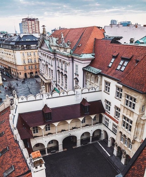 bratislavaguide:Such a beautiful shot of Bratislava’s oldtown by Tomáš Halu&scar