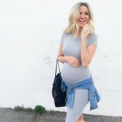 maternityfashionlooks:  Sunny Saturday 