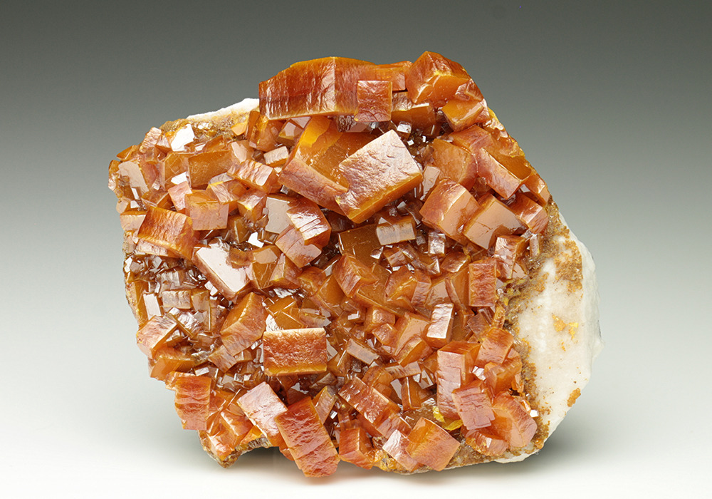 slimetony:  doomy:  bijoux-et-mineraux:Wulfenite on Calcite -  Erupcion Mine, Los
