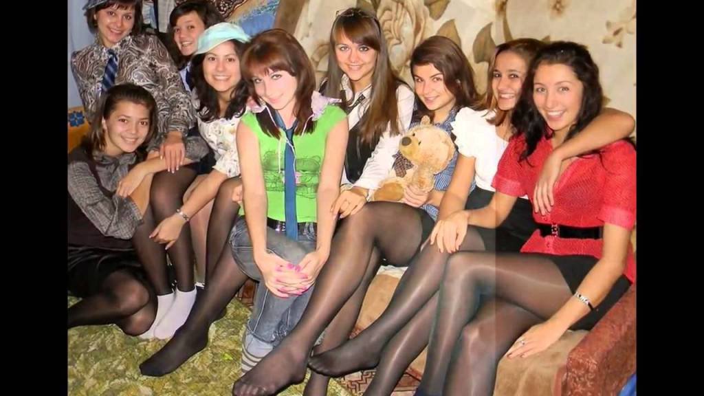idietotapeyouup:  From cold Russia 🇷🇺 with love ❤️ pretty girls in tights