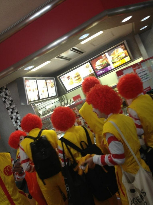 tonjinl: so in japan they have this thing where you dress up as ronald mcdonald and you get free foo