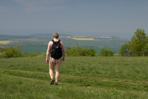 naturistsmile: I love nude hiking. Have you ever tried it? I am happy for every like or reblog. If y