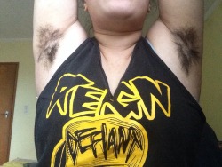 barneyclk:  tits-amore:  Is anyone else completely fascinated by peoples reactions to armpit hair? When it’s basically hair that every single person on earth grows. Naturally. Yet people react to it as if i’ve don’t something that is disgusting