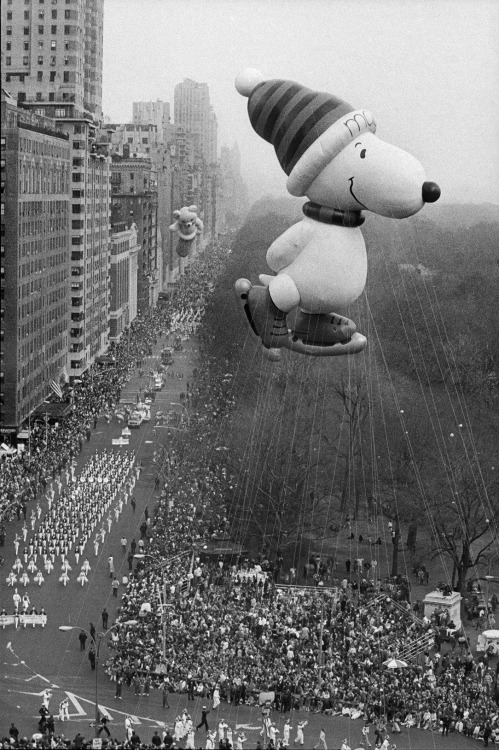 lorenzens-soil:Thanksgiving memories - Watching parades on TV