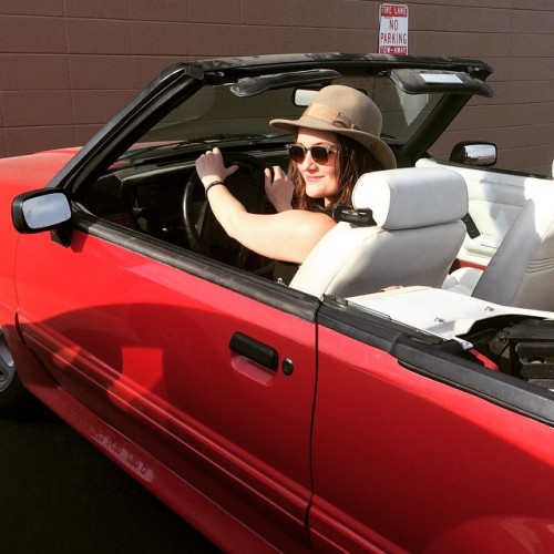 <p>Arriving in style. She makes 105 degrees look cool. #noparking #weiser2015 #fiddle #fiddlecontest @kimberludiker  (at Weiser High School)</p>