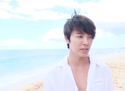 seoulfvls:  white button ups that are not really buttoned are always welcome :) 