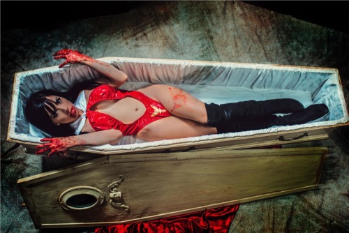 hipsterzombiejoint:  The amazing Jamie Matsu Chin is the official Vampirella model! 