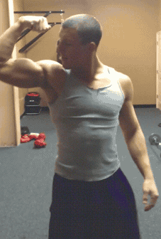 machosdominantes:  luv2bslappedaround:  Young Alpha making sure his guns are ready to knock some much needed sense into his fags later on!  Machitos que se apuntan al gimnasio para poder chulear y tirarse a todos los chochetes del barrio. 