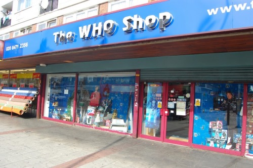 its-for-jam-sherlock: bonzananza: kindofthepoint: deanisanactualprincess: obiwanjadeobi: A shop in L