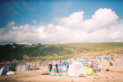 bantham beach, devon.(film, 35mm, holga)