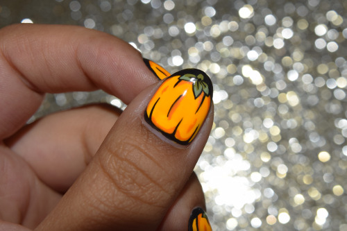 the cutest pumpkins ever inspired by the lovely @cbknails! polish: China Glaze Sun Worshipper