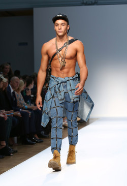 derriuspierre:  Moschino Spring/Summer 2015 Collection