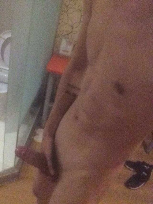 mantop106910:   沒想到外表看起來這麼斯文的直男學長被假女號騙到秀出大屌真令人意外的有本錢…
