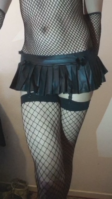 girlywolfie:  More fishnet! :) porn pictures