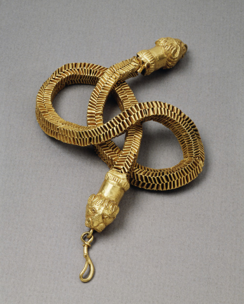 via-appia:Necklace with lion’s head closures, Byzantine, 4th century AD