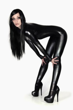 born-in-latexx:  Latex