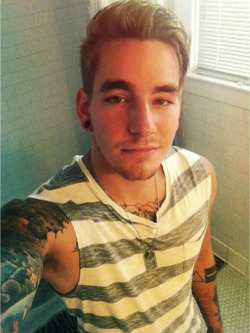 musicalnikki:  lailaturtle:  (22) Tumblr on We Heart It. http://weheartit.com/entry/76325975  Excuse my Andy Glass spam. It’s man crush Monday. 