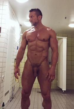 Frankievc:  Anothercuriousfratbro:  Musclehank:  Coach Likes Locker Room Sex  Damn 