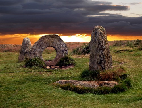 thomasbonar:Men An Tol - Cornwall, EnglandMên-an-Tol is supposed to have a fairy or piskie guardian 