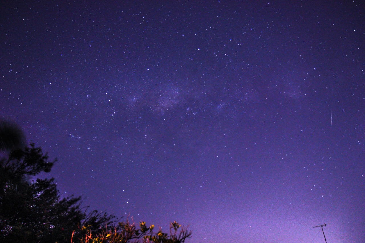 sexy-uredoinitright:  Meteorites add such a nice touch to night sky photos  i love