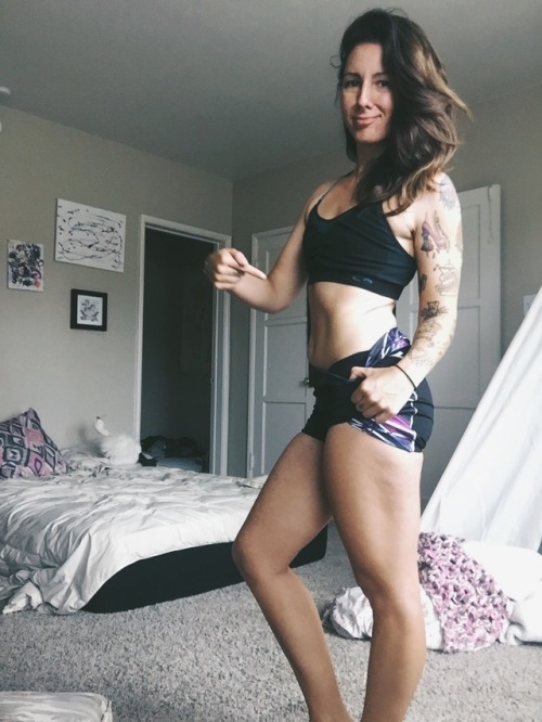 Mom pooch, cellulite &amp; happiness. Accepting the things that make my body a little more &lsquo;r