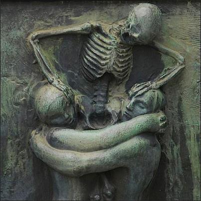 mer-ow:  blackpaint20:  Till Death do us partThe Vigeland Sculpture Park, Oslo, Norway by