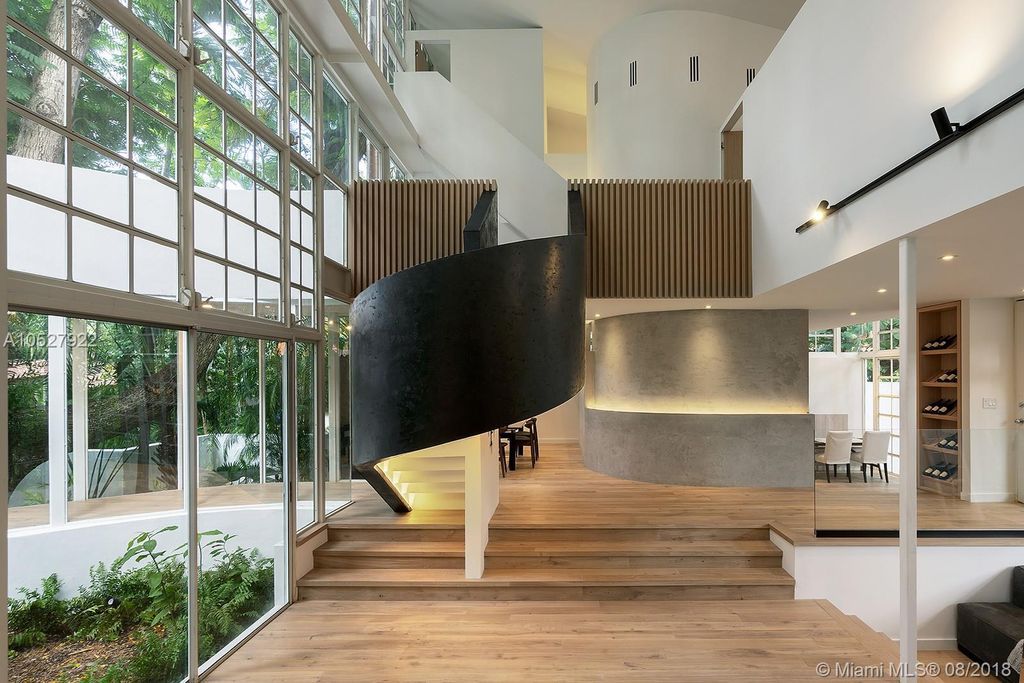 househunting:  $1,940,000/3 br/2700 sq ftCoral Gables, FLbuilt in 1979