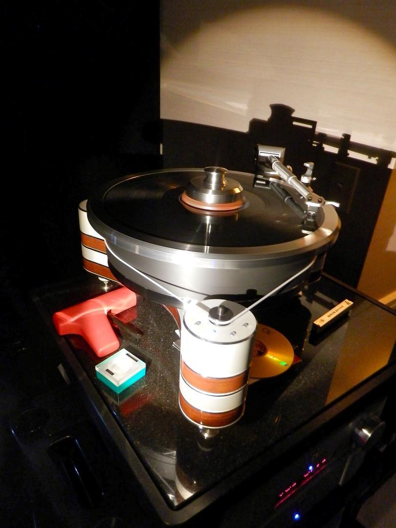 musicalsurroundings:  “… two of my favorites were the all-Clearaudio turntable/tonearm/phono