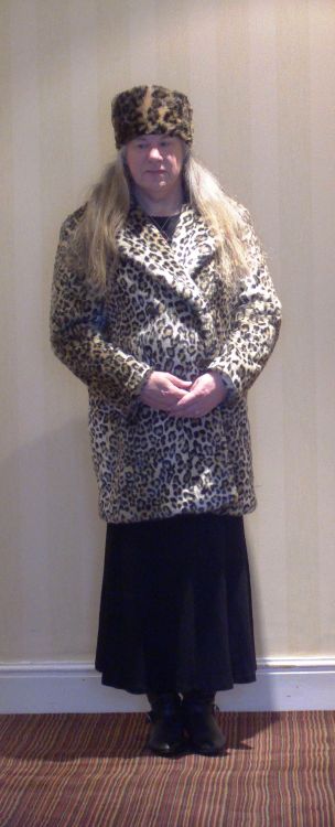 Chance to wear my new leopard print faux fur coat & hat, with boots.