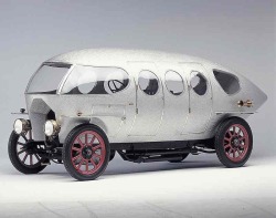 lamarghe73:  Alfa Romeo Aerodinamica 1914. In 1914 the milanese count Marco Ricotti commissioned to Carrozzeria Castagna the A.L.F.A. 40/60 HP Aerodinamica (also known as Siluro Ricotti), a prototype model which could reach 139 km/h (86 mph) top speed.